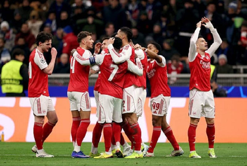 Jamie Redknapp tin Arsenal đã ‘chạm tay’ cúp bạc Premier League