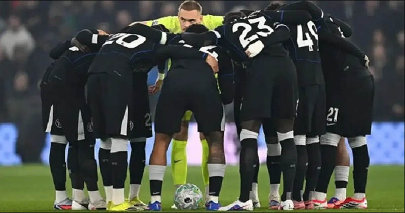 Chelsea tạo vòng tròn trước giờ bóng lăn, bí mật nằm ở tinh thần tập thể